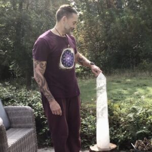 Incredible Huge Quartz Crystal Generator - Image 3